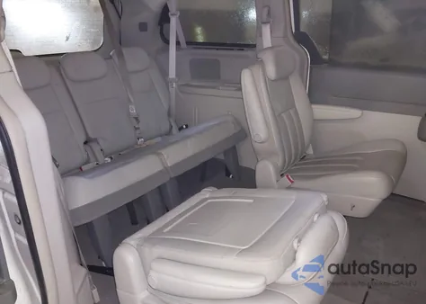 2010 Chrysler Town & Country Touring z USA, uszkodzony, nr VIN 2A4RR5DX2AR149318